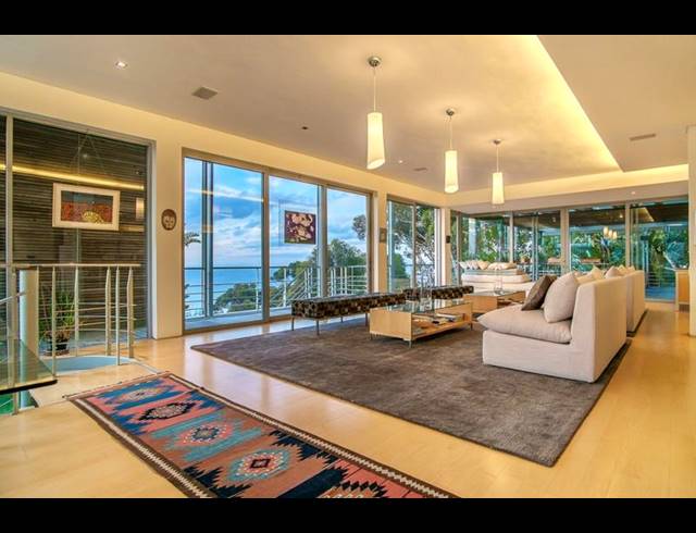 5 BEDROOM HOUSE FOR SALE IN BANTRY BAY